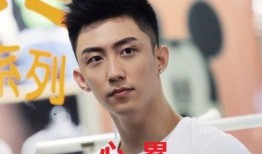 黄景瑜恋情爆料最新情况,神秘女友身份曝光，恋情细节引热议